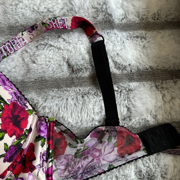 Victoria Secret very sexy 36D floral - Picture 2 of 3